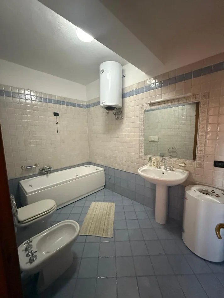 Tirane, jepet me qera apartament 2+1+Ballkon Kati 7, 98 m² 1.600 € (Torre Drini)