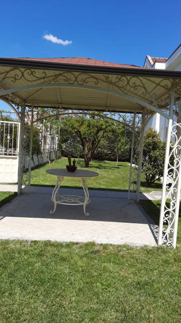 Tirane, jepet me qera Vile 2 Katshe Kati 0, 250 m² 1.500 Euro (Kamëz)