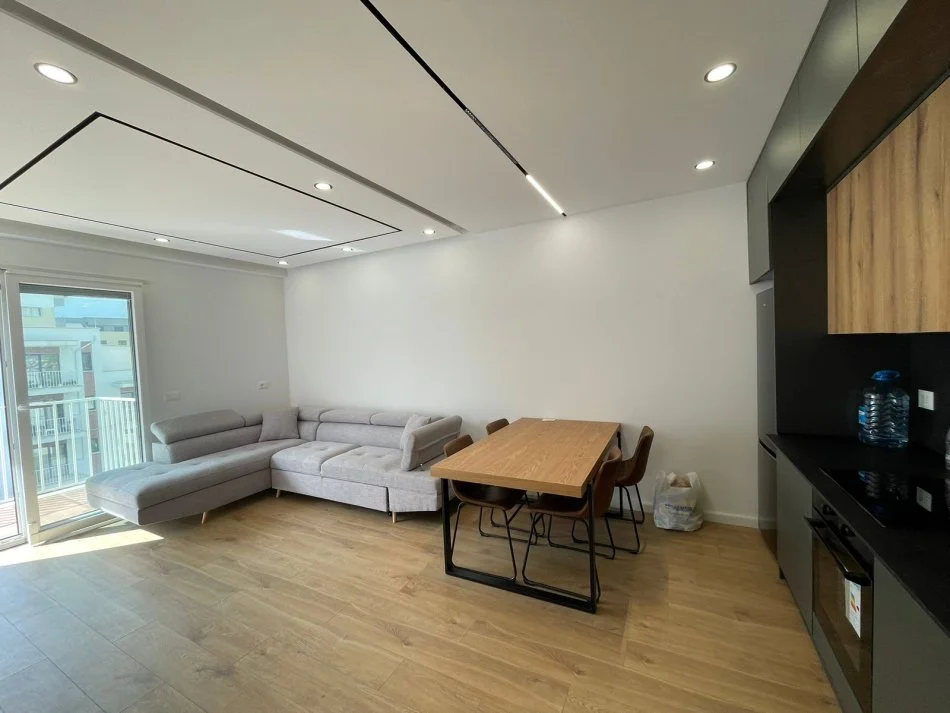 Tirane, jepet me qera apartament 3+1+Ballkon Kati 3, 110 m² 