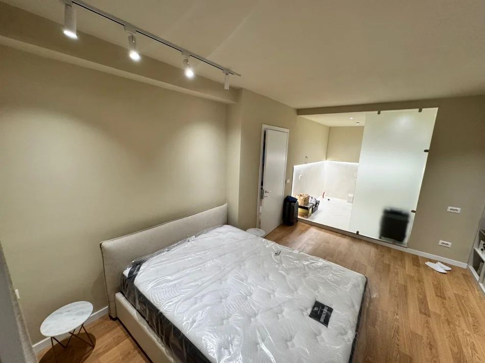 Tirane, jepet me qera apartament 2+1 Kati 2, 100 m² 1.100 € (Rruga e Durresit)