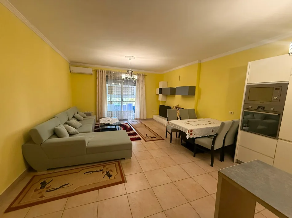 Tirane, jepet me qera apartament 2+1+Ballkon Kati 3, 110 m² 500 € (rruga pavarsia)