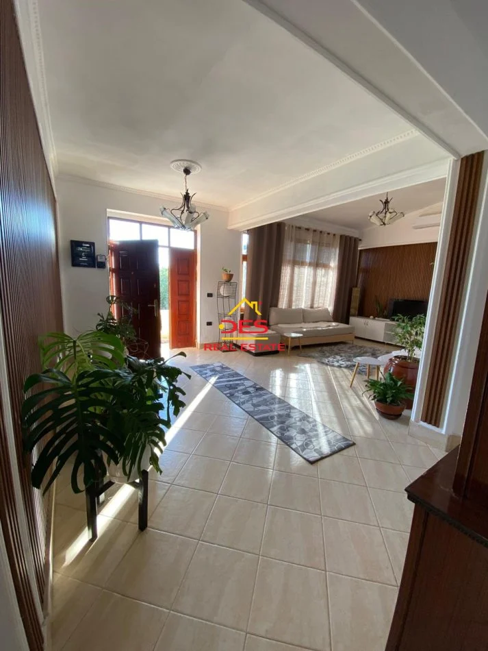 Vlore, jepet me qera shtepi 1+1+Ballkon Kati 2, 90 m² 500 € (Rruga Unaza)