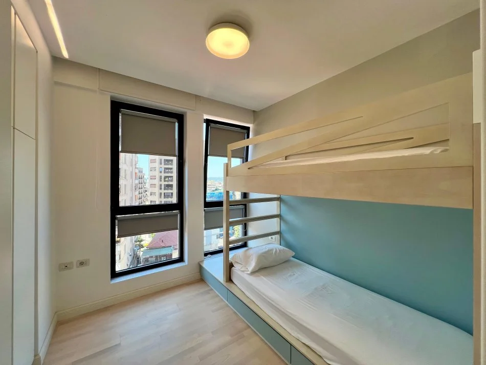 Tirane, jepet me qera apartament 2+1+Ballkon Kati 6, 95 m² 1.000 € (rruga e barrikadave)