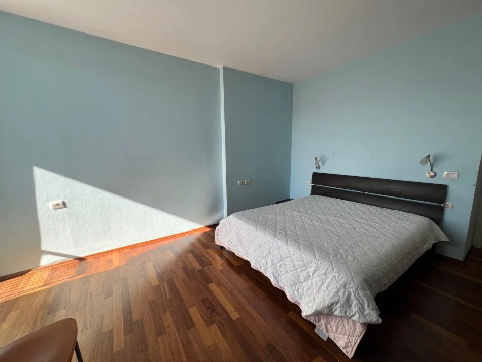 Tirane, shitet apartament 2+1+Ballkon Kati 9, 118 m² (Rruga e kavajes)