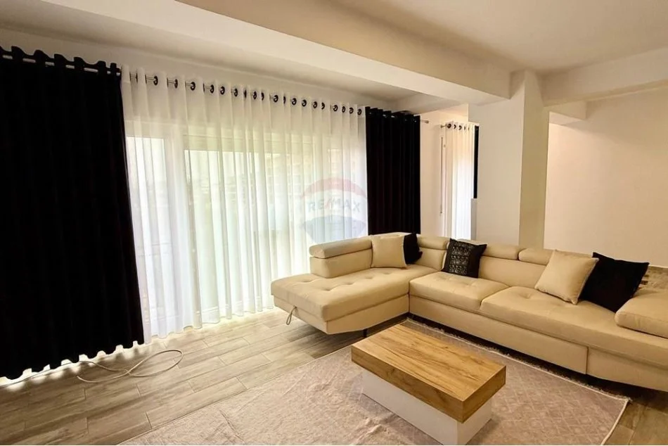 Tirane, jepet me qera 3+1+Aneks+Ballkon Kati 2, 175 m² 1.100 € (Kodra e Diellit 2)