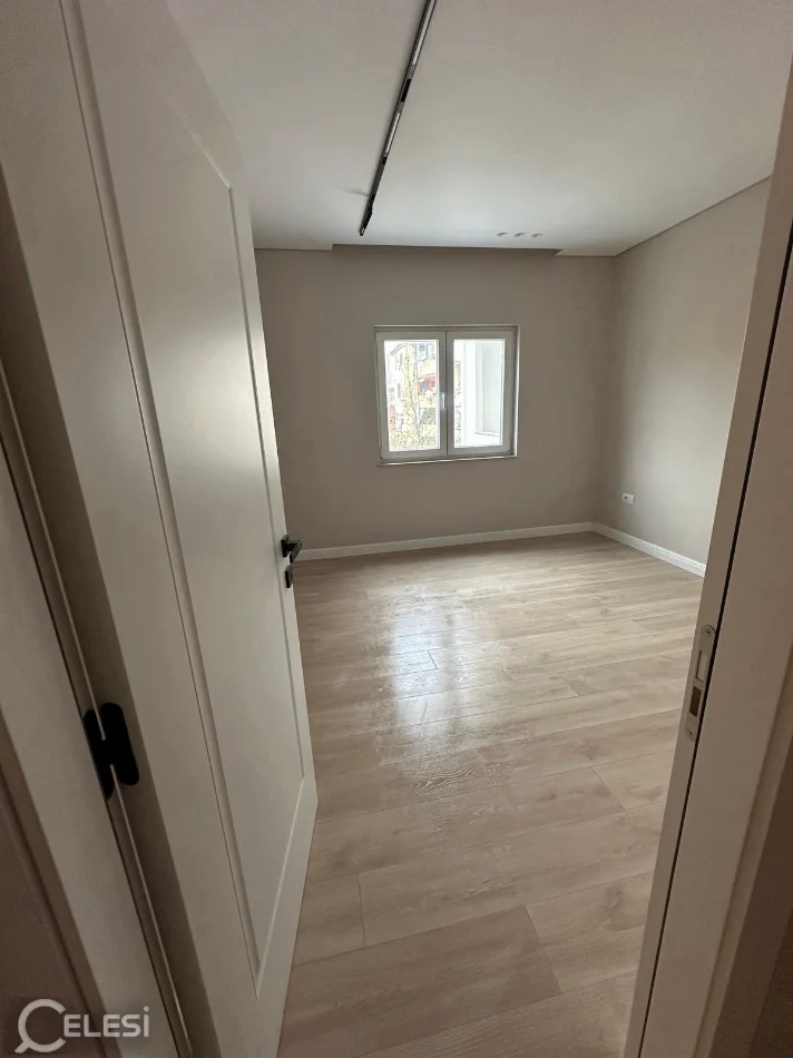 Tirane, jepet me qera apartament 3+1+Ballkon Kati 4, 105 m² 850 € (DON BOSKO)