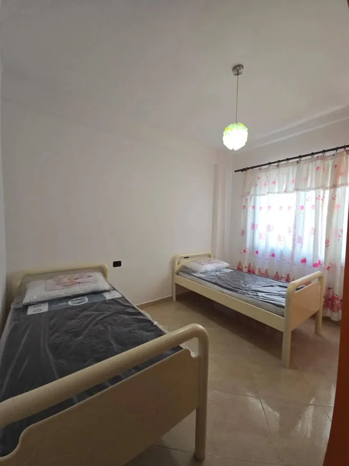 Tirane, jepet me qera apartament 2+1+Ballkon Kati 8, 80 m² 450 € (yzberisht)