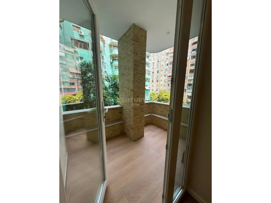 Tirane, shes apartament 1+1 Kati 3, 44 m² 138.800 € (Komuna e Parisit)