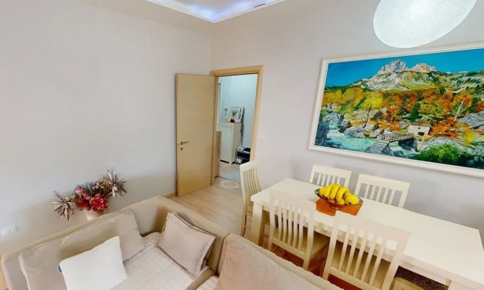 Tirane, shitet apartament , 142 m² 250.000 € (Liqeni i thate)