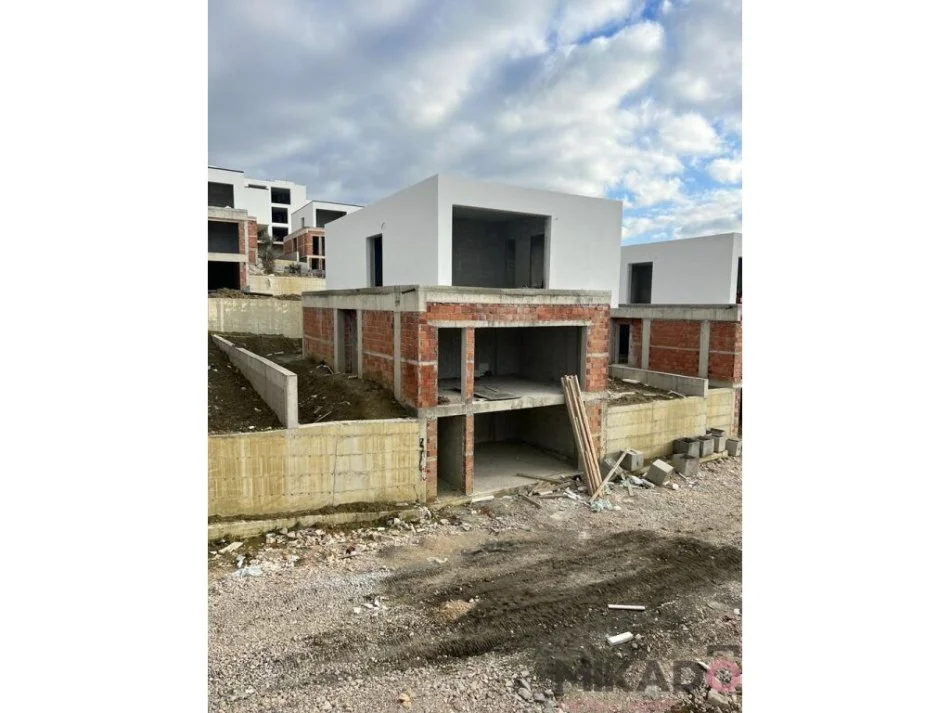 Shitet Vile tek Lakeside Residence, Farke!