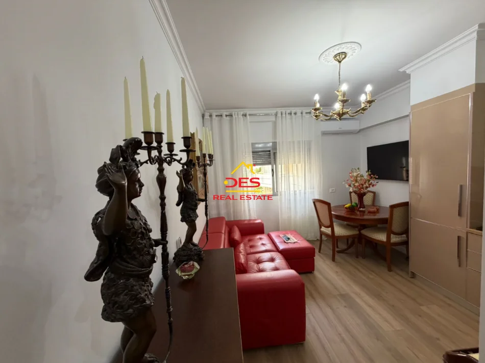 Vlore, shitet apartament 1+1+Ballkon Kati 2, 48 m² 100.000 € (Rruga Pelivan Leskaj)