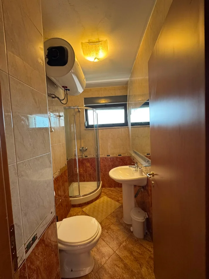 Tirane, jepet me qera apartament 2+1 Kati 9, 97 m² 700 € (9 Katëshet)