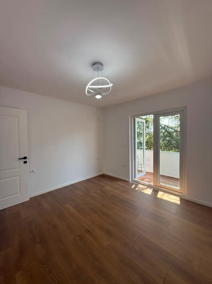 Tirane, shitet apartament 1+1 Kati 4, 53 m² 118.000 € (Xhamlliku)