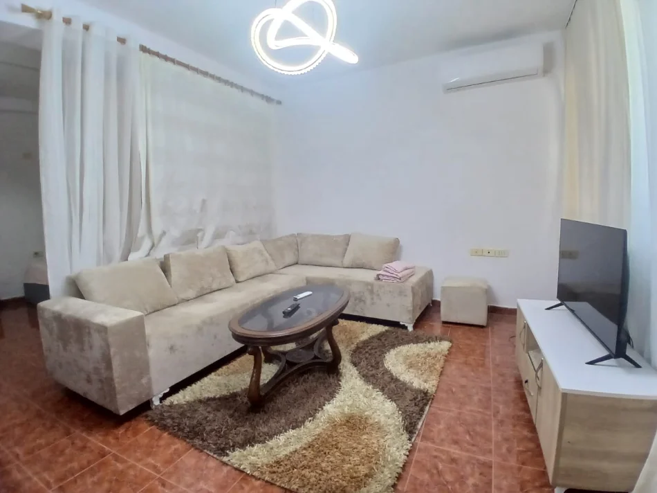Tirane, jepet me qera apartament 1+1 Kati 1, 40 m² 300 € (Don bosko)