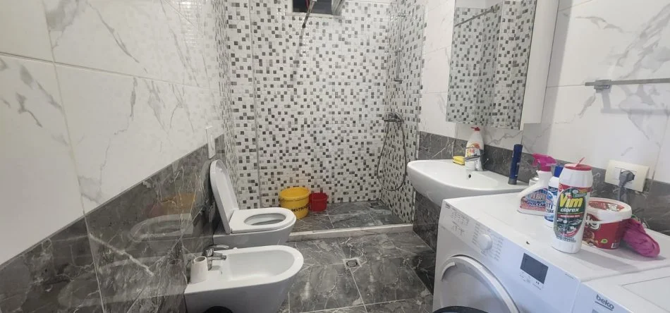 Tirane, jepet me qera apartament 2+1+Aneks+Ballkon Kati 4, 108 m² 800 € (ne Selite)