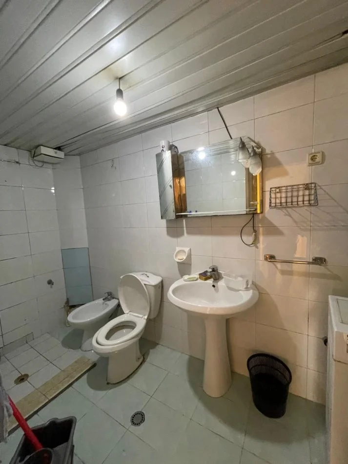 Tirane, jepet me qera apartament 3+1 Kati 3, 90 m² 600 € (Ministria drejtesis)