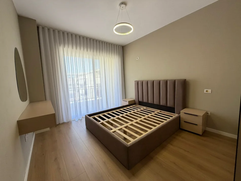 Tirane, shes apartament 1+1+Ballkon Kati 8, 73 m² 125.000 € (Prane Return Bar,rruge kreyesore)