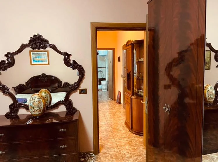 Tirane, jepet me qera apartament 1+1+Ballkon Kati 2, 70 m² 550 € (Rruga Vaso Pasha)