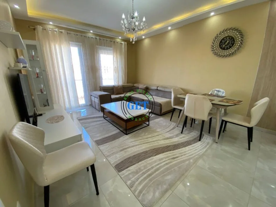 Durres, jepet me qera apartament 2+1+Ballkon Kati 3, 101 m² 700 € (Qender, Durres!)