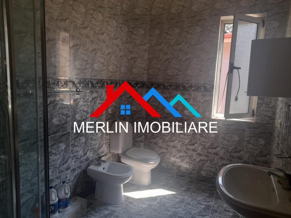 Tirane, jepet me qera apartament 2+1+Ballkon Kati 3, 130 m² 620 € (KRISTAL CENTER)