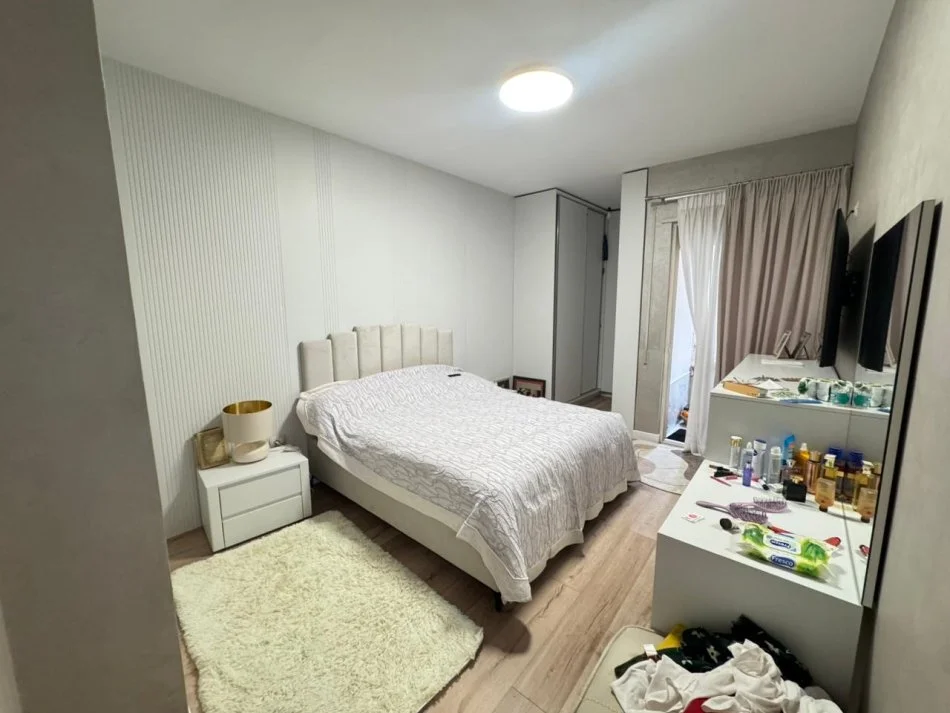 Tirane, jepet me qera apartament 1+1 Kati 1, 62 m² 600 € (Kopshti Zoologjik)