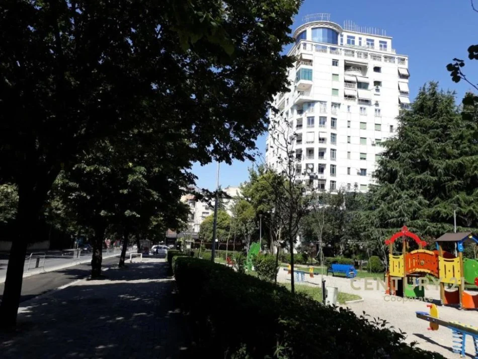 Tirane, shitet ambjent biznesi Kati 2, 887 m² 3.200.000 € (bllok)