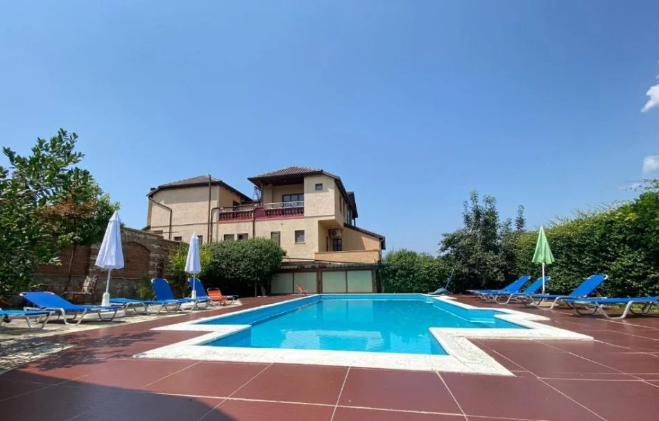 Tirane, shitet hotel Kati 3, 10.982 m² 1.500.000 € (Peze)