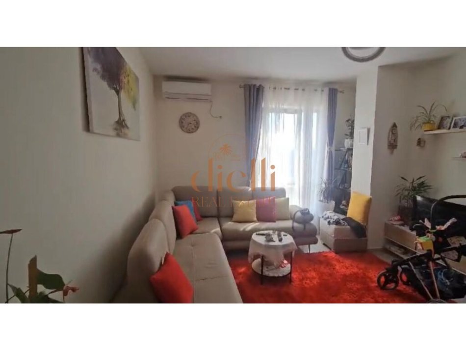 Tirane, shitet apartament 1+1+Ballkon Kati 5, 57 m² 108.000 € (ISH FUSHA E AVIACIONIT)