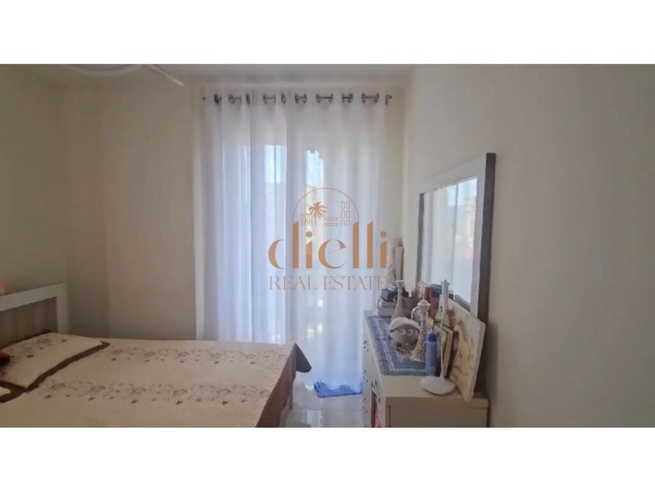Tirane, shitet apartament 1+1+Ballkon Kati 5, 57 m² 108.000 € (ISH FUSHA E AVIACIONIT)