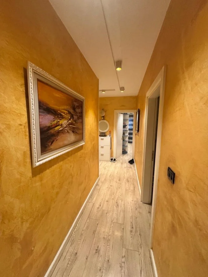 Tirane, jepet me qera apartament 3+1+Ballkon Kati 2, 130 m² 750 € (Vasil Shanto)