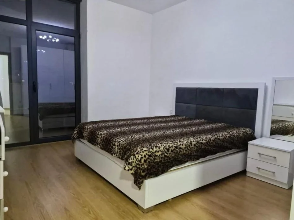 Tirane, jepet me qera apartament 1+1+Aneks+Ballkon Kati 6, 78 m² 350 € (Rruga Teodor Keko)