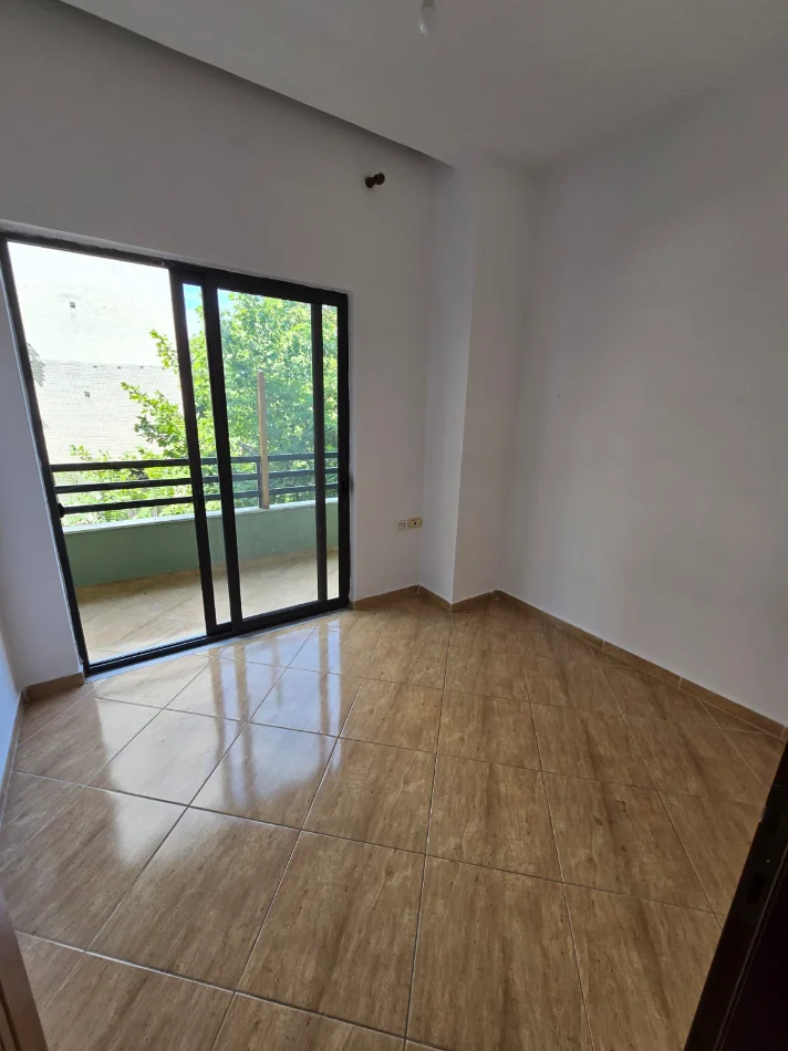 Tirane, jepet me qera apartament 2+1+Ballkon Kati 1, 97 m² 401 € (Astir)