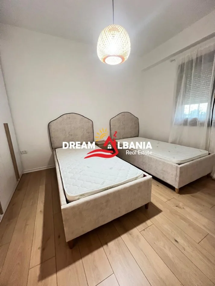 Tirane, jepet me qera apartament 2+1 , 100 m² 700 € (Selvia)