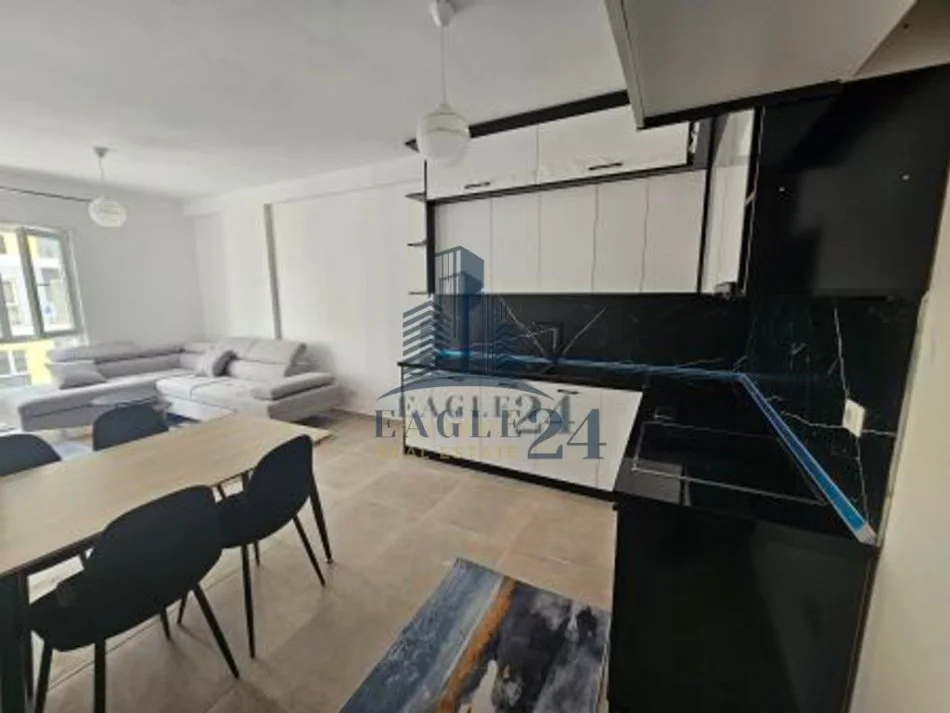 Tirane, jepet me qera apartament 2+1 Kati 4, 74 m² 450 € (univers city)