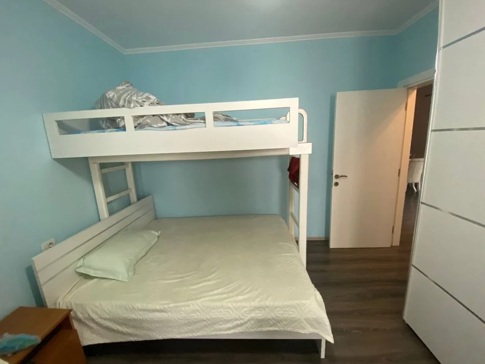 Durres, shitet apartament 3+1+2  164 m² 300.000 € (VOLLGA DURRES!)