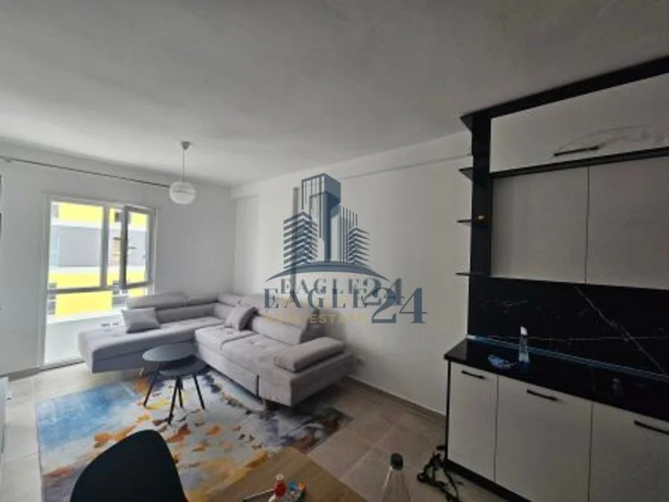 Tirane, jepet me qera apartament 2+1 Kati 4, 74 m² 450 € (univers city)