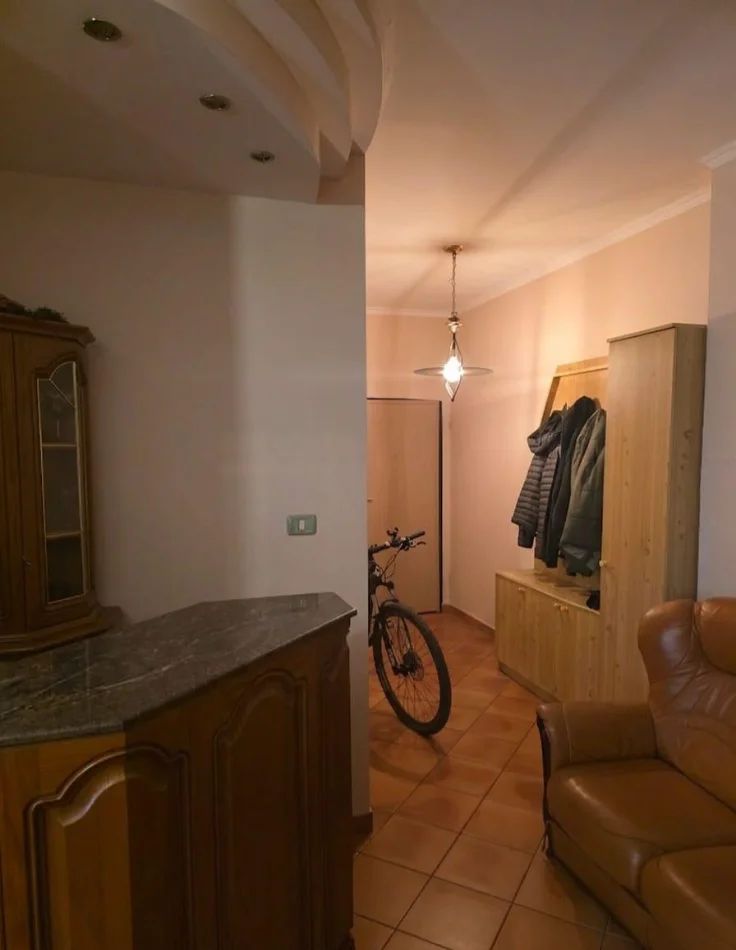Tirane, jepet me qera apartament 2+1 Kati 5, 80 m² 650 € (Rruga Fortuzi)