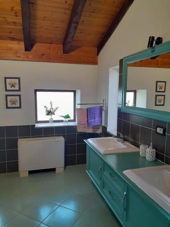 Tirane, shitet hotel Kati 3, 10.982 m² 1.500.000 € (Peze)