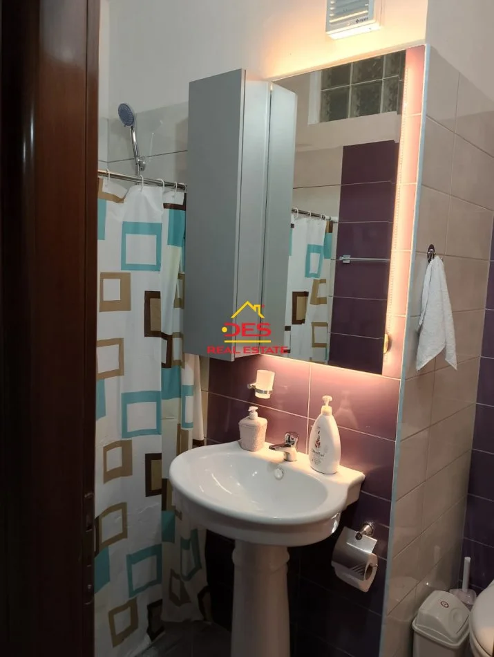 Vlore, jepet me qera garsonier Kati 3, 50 m² 350 € (Rruga Sazani)