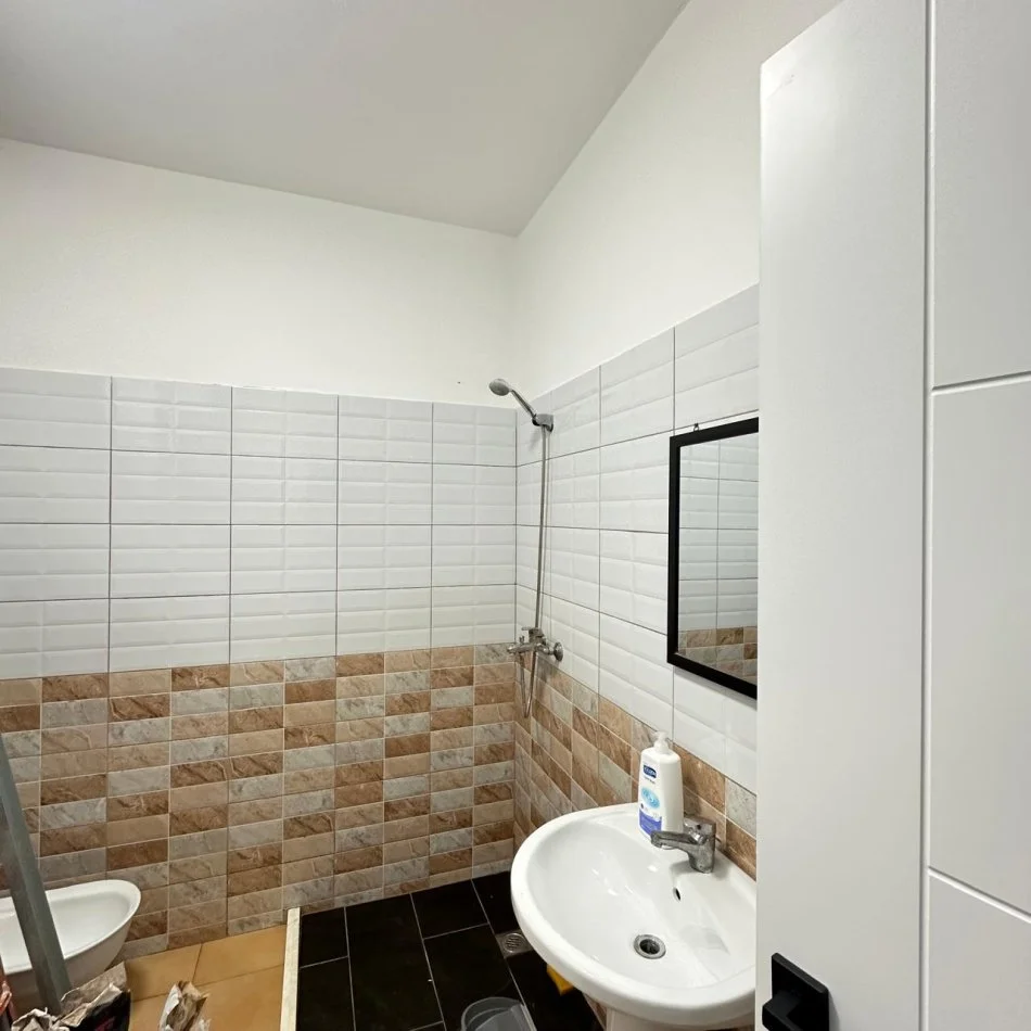 Tirane, jepet me qera apartament 2+1 Kati 3, 70 m² 500 € (Yzberisht)