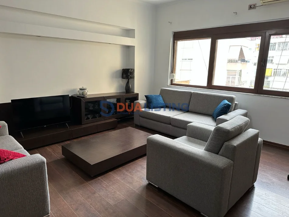 Tirane, jepet me qera apartament 2+1 , 850 € (Rruga Faik Konica)