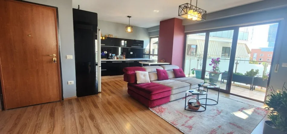 Tirane, jepet me qera apartament 1+1+Ballkon Kati 5, 90 m² 750 € (Mine Peza)