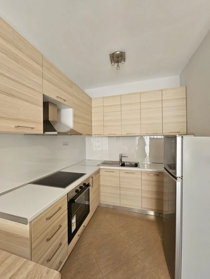 Tirane, jepet me qera apartament 1+1 Kati 4, 53 m² 400 € (Kopshti Zologjik)