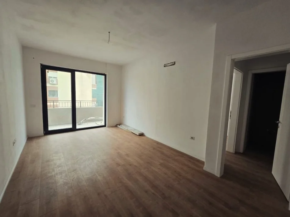 Tirane, shitet apartament 1+1 , 78 m² 175.000 € (prane radison)