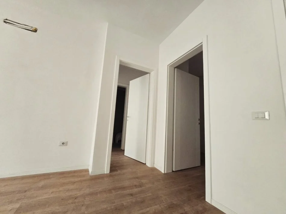 Tirane, shitet apartament 1+1 , 78 m² 175.000 € (prane radison)