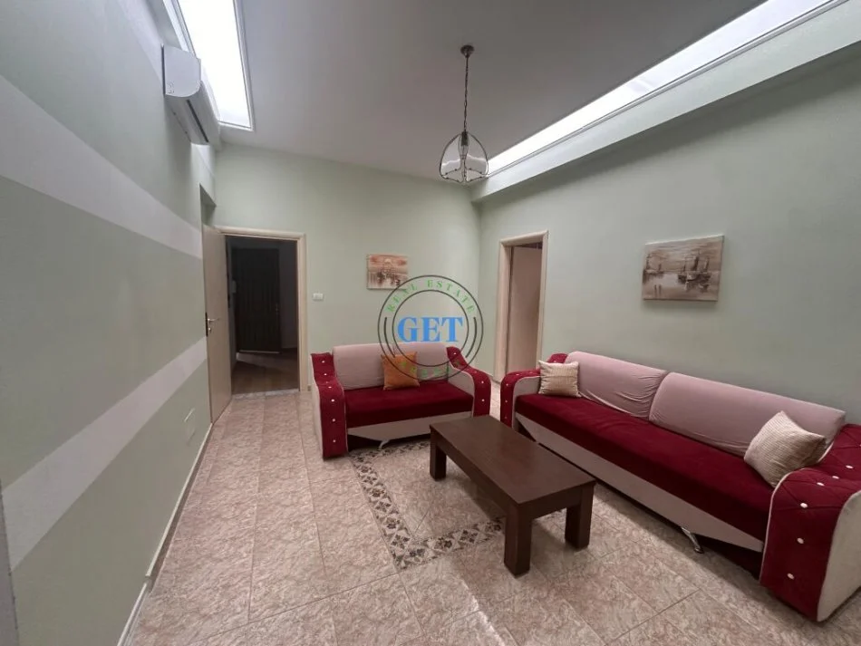 Durres, jepet me qera apartament 1+1 Kati 2, 75 m² 300 € (Sheshi Pranvera , Durres.)