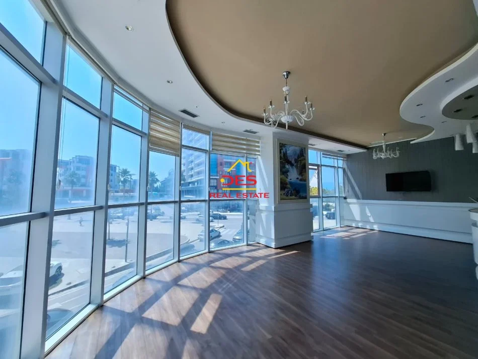 Vlore, jepet me qera lokal Kati 2, 60 m² 800 € (Rruga Çamëria)