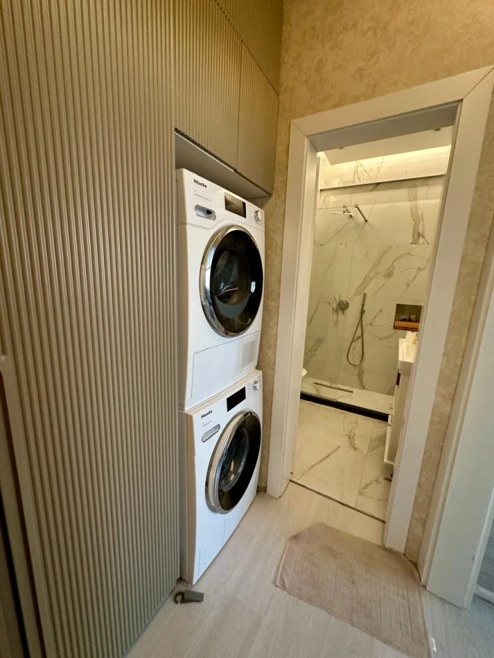 Tirane, shitet apartament 2+1 , 100 m² 240.000 € 