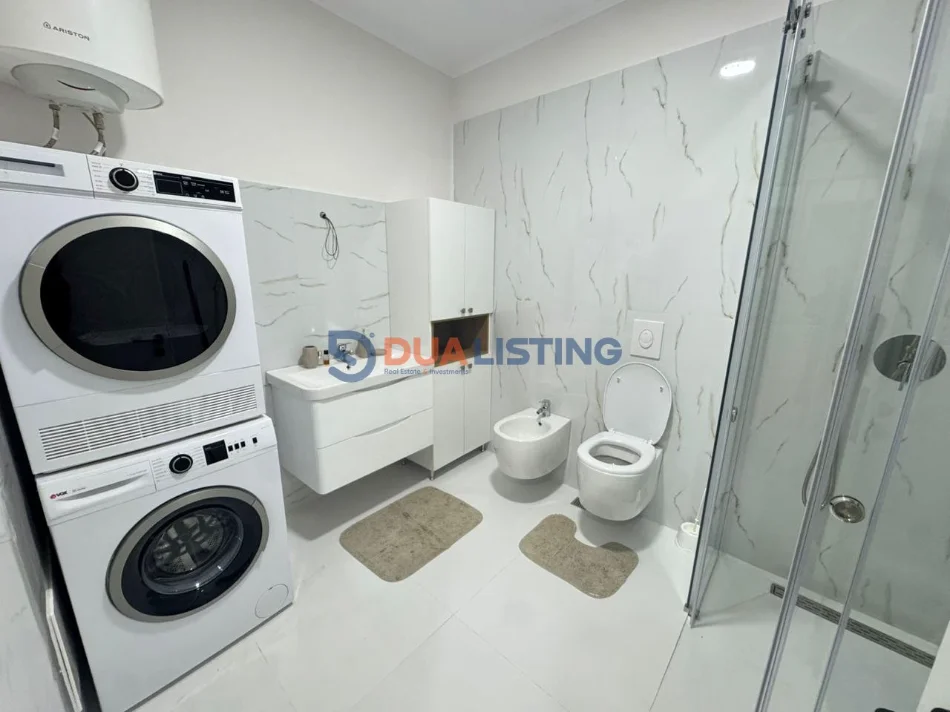 Tirane, jepet me qera apartament 1+1 , 700 € 