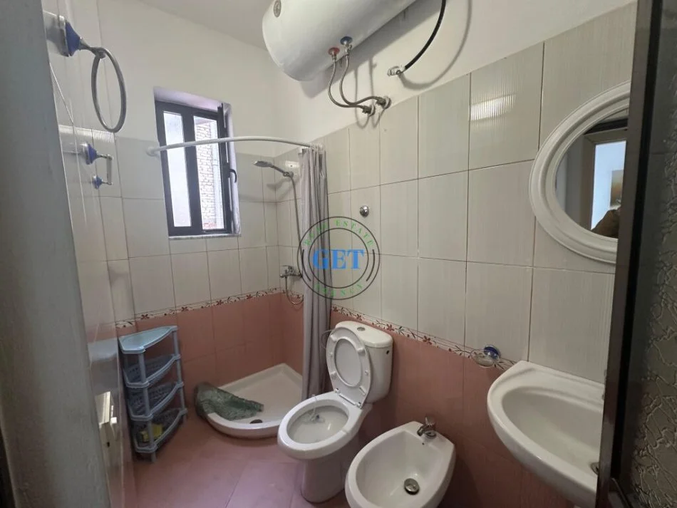 Durres, jepet me qera apartament 1+1 Kati 2, 75 m² 300 € (Sheshi Pranvera , Durres.)